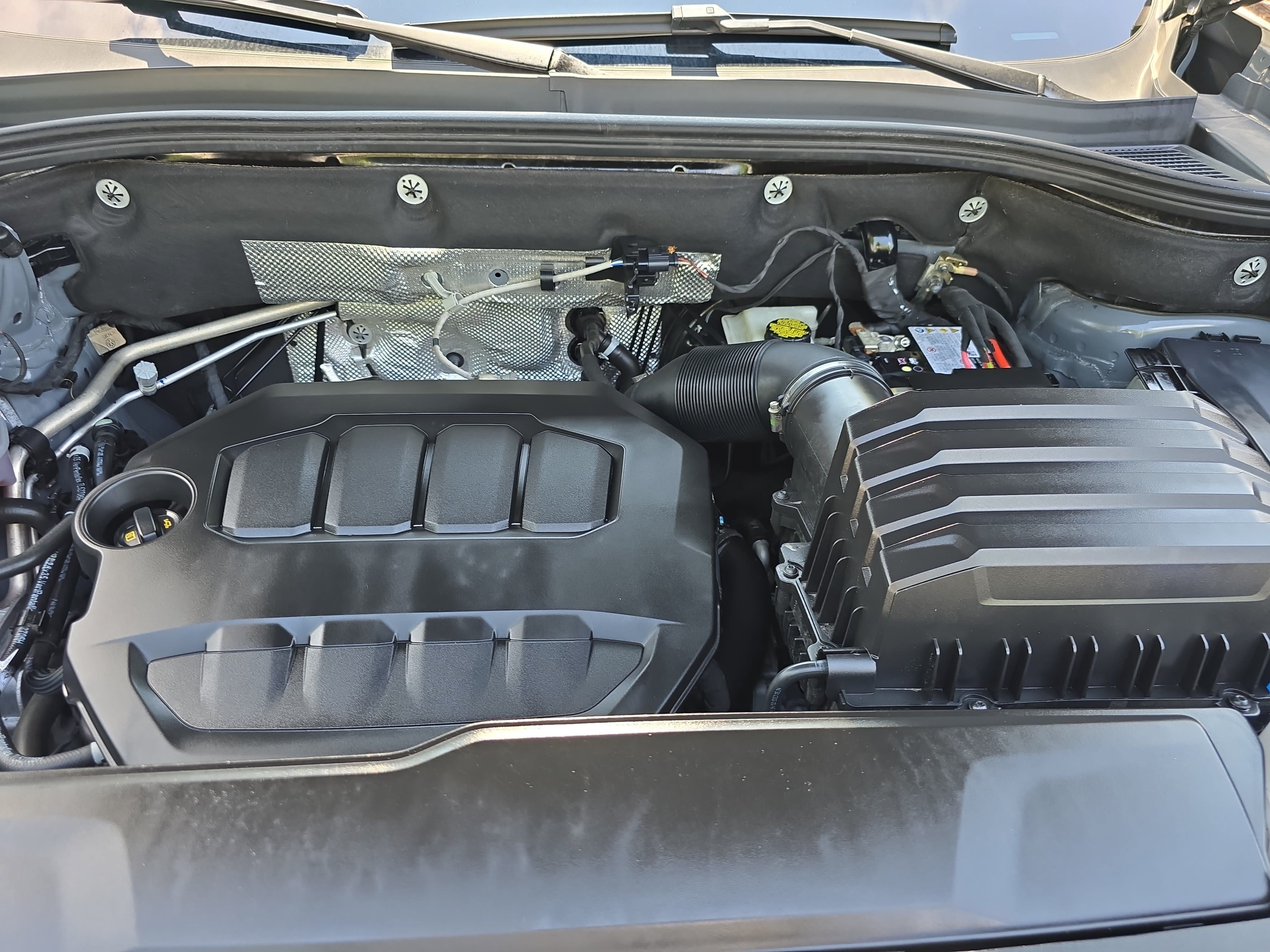 Used 2024 Volkswagen Atlas Cross Sport SE FWD image 30