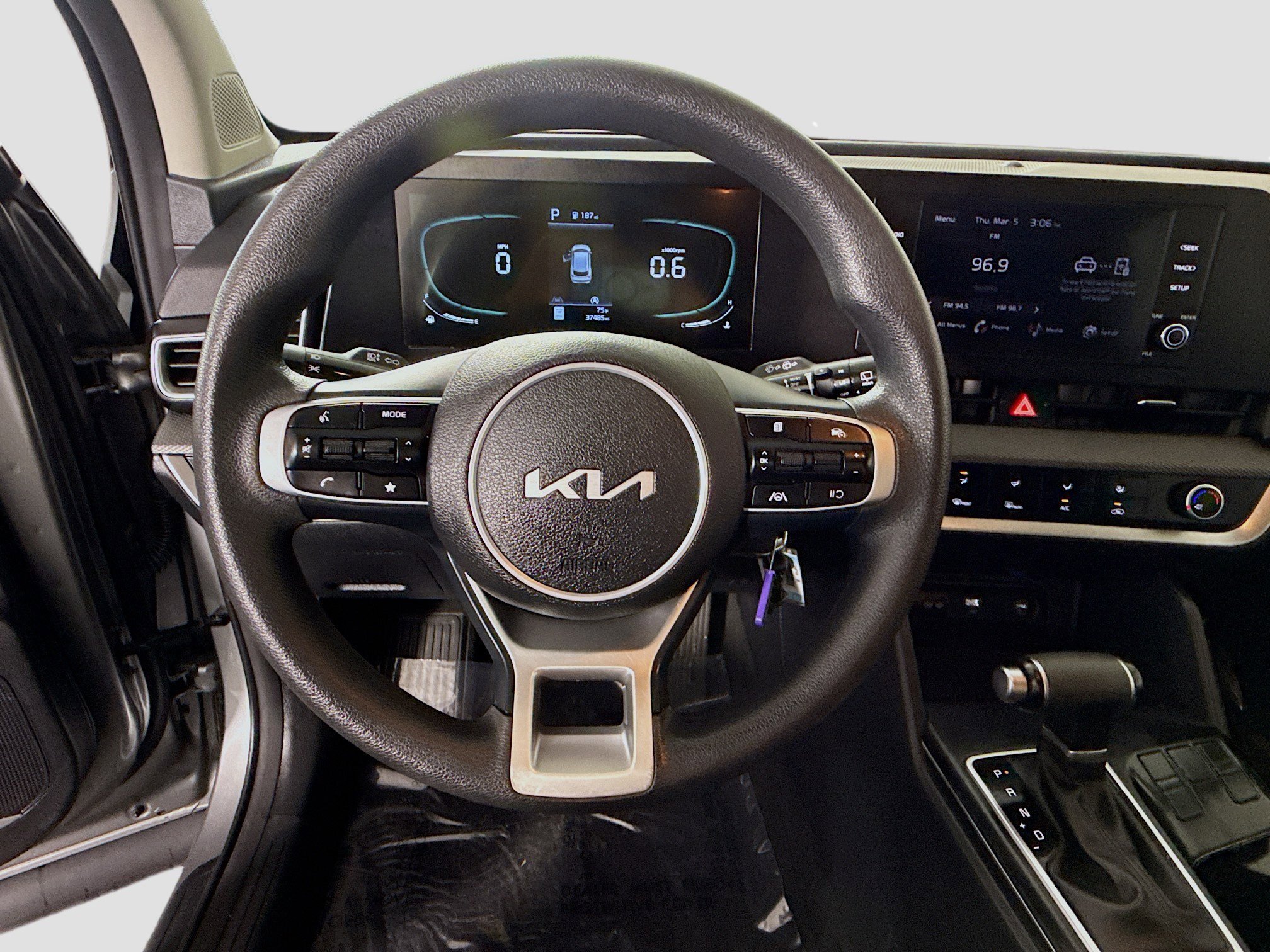 Used 2024 Kia Sportage LX image 13