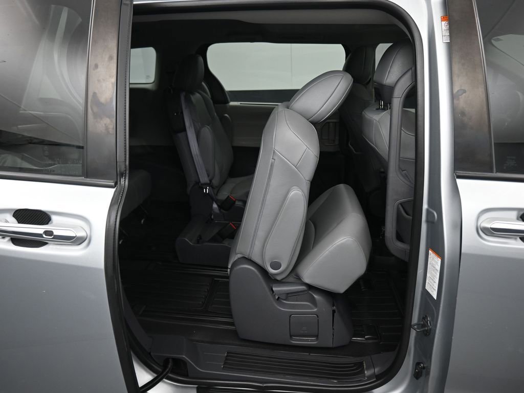 Used 2021 Toyota Sienna XLE w/ XLE Plus Package image 46