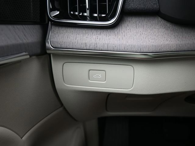 New 2026 Volvo XC90 B6 Ultra w/ Protection Package image 25
