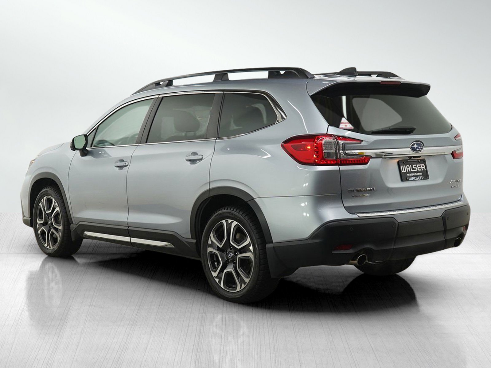 Used 2023 Subaru Ascent Limited w/ Technology Package AWD/4WD image 3