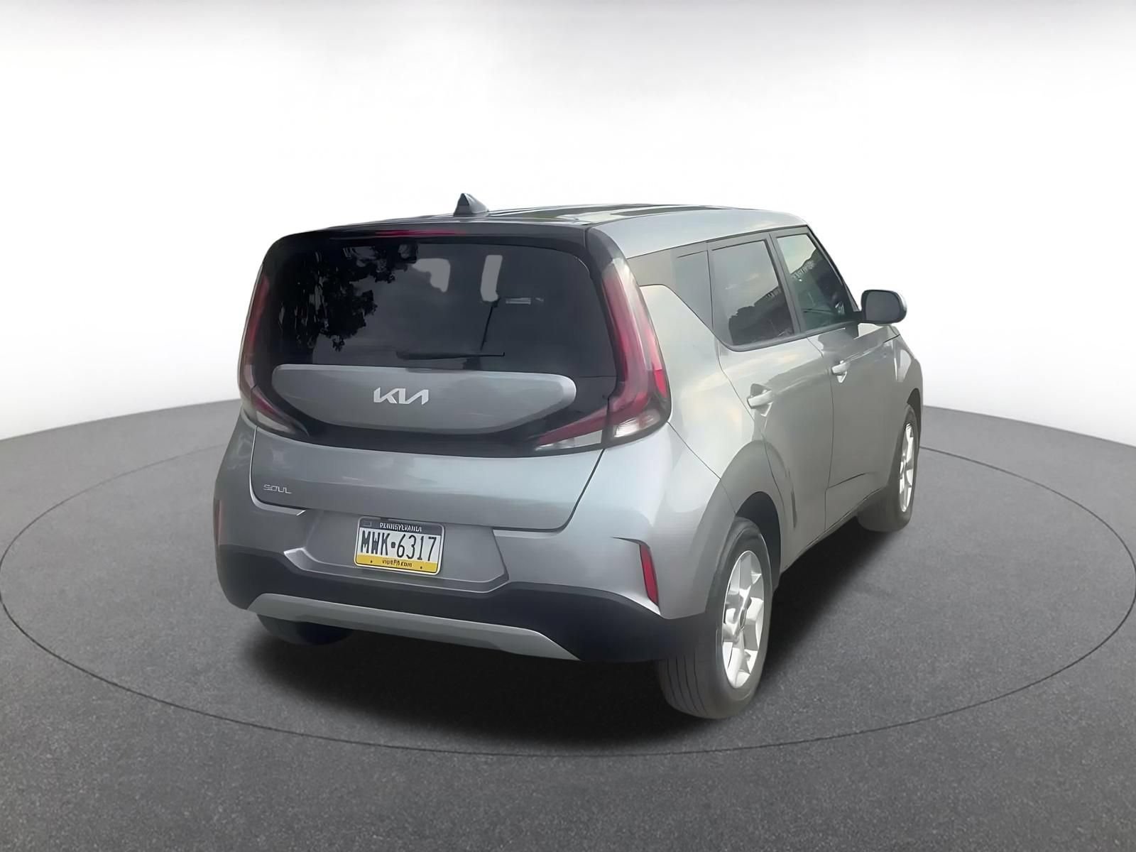 Used 2025 Kia Soul LX w/ LX Technology Package FWD image 13