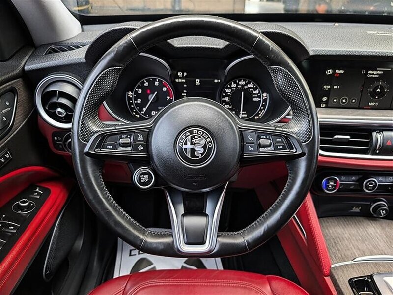 Used 2020 Alfa Romeo Stelvio Ti w/ Active Blind Spot Package AWD/4WD image 19
