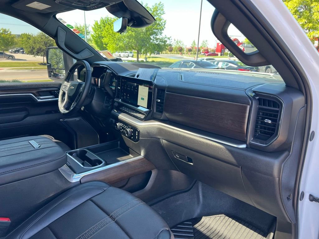 Used 2024 Chevrolet Silverado 2500 High Country w/ High Country Premium Package AWD/4WD image 27