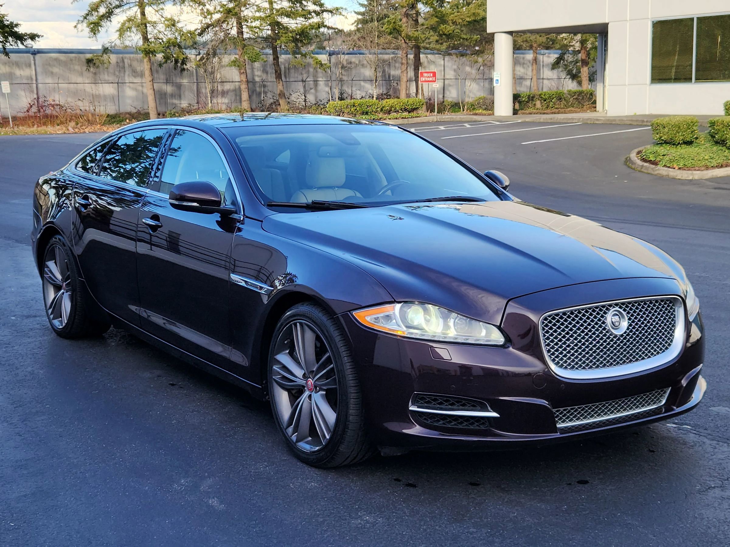 Used 2011 Jaguar XJ L Supersport RWD image 5