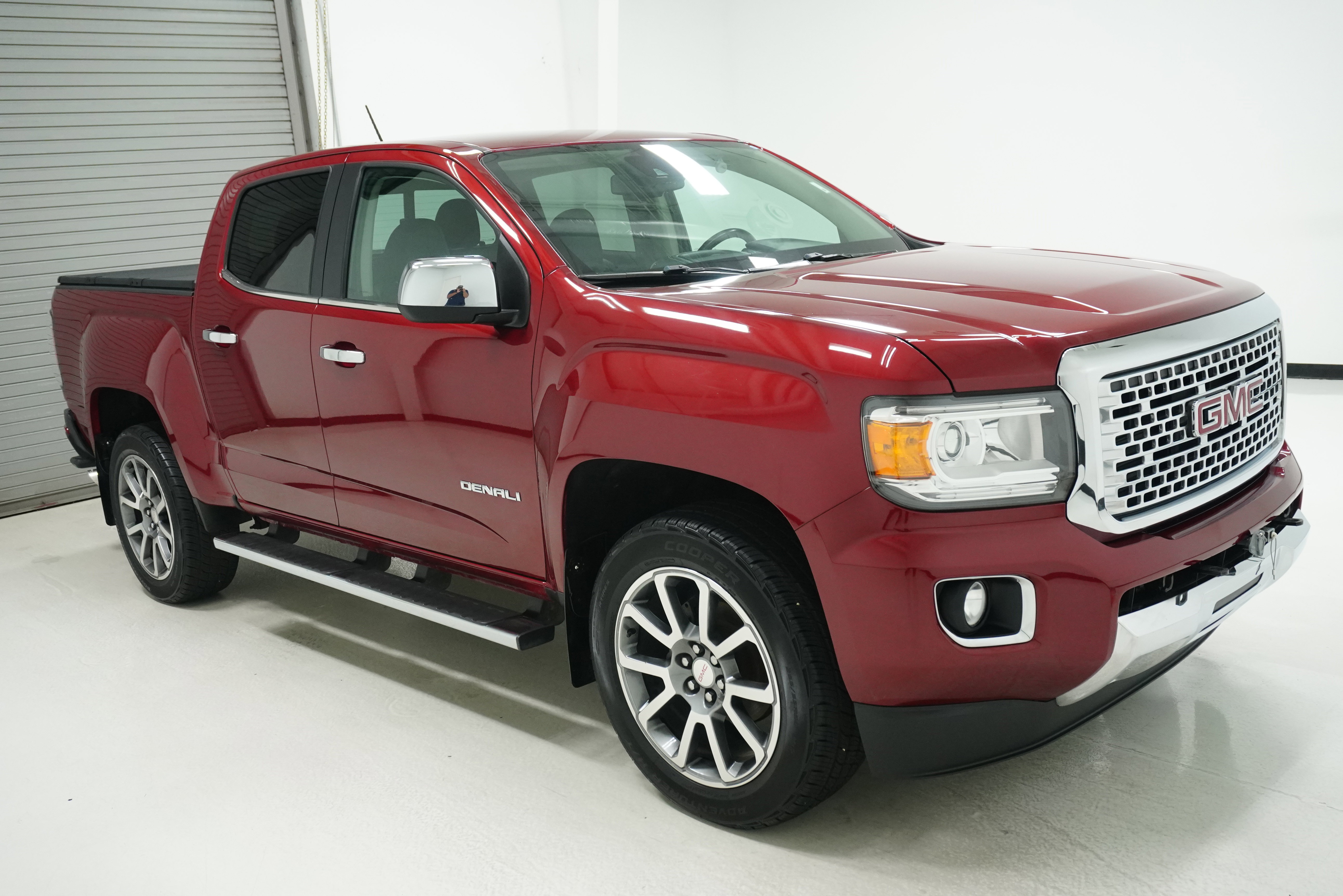 Used 2017 GMC Canyon Denali image 3