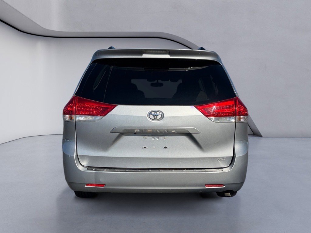 Used 2013 Toyota Sienna XLE video 3