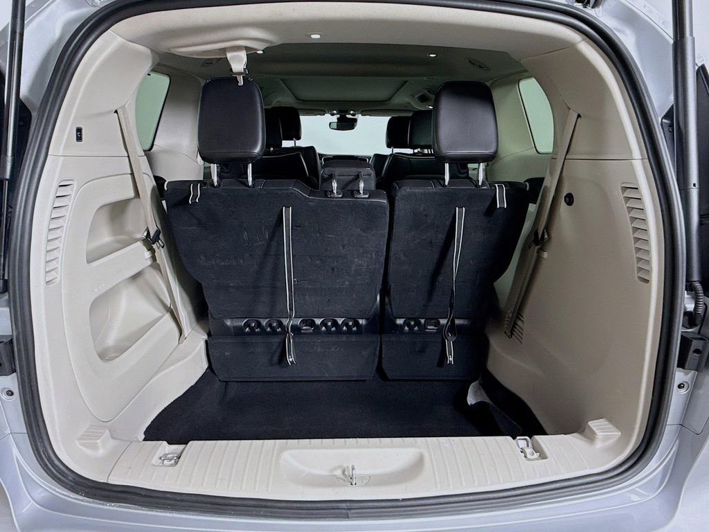 Used 2024 Chrysler Pacifica Limited image 32