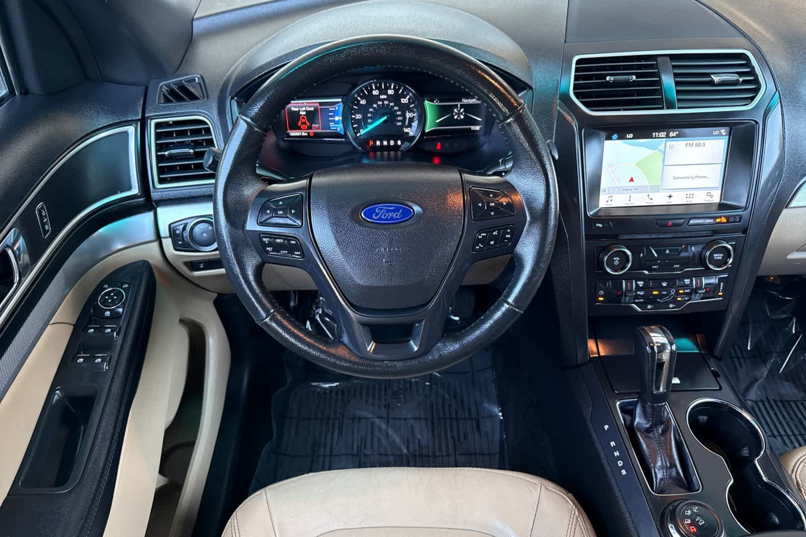 Used 2017 Ford Explorer XLT w/ Equipment Group 202A AWD/4WD image 14