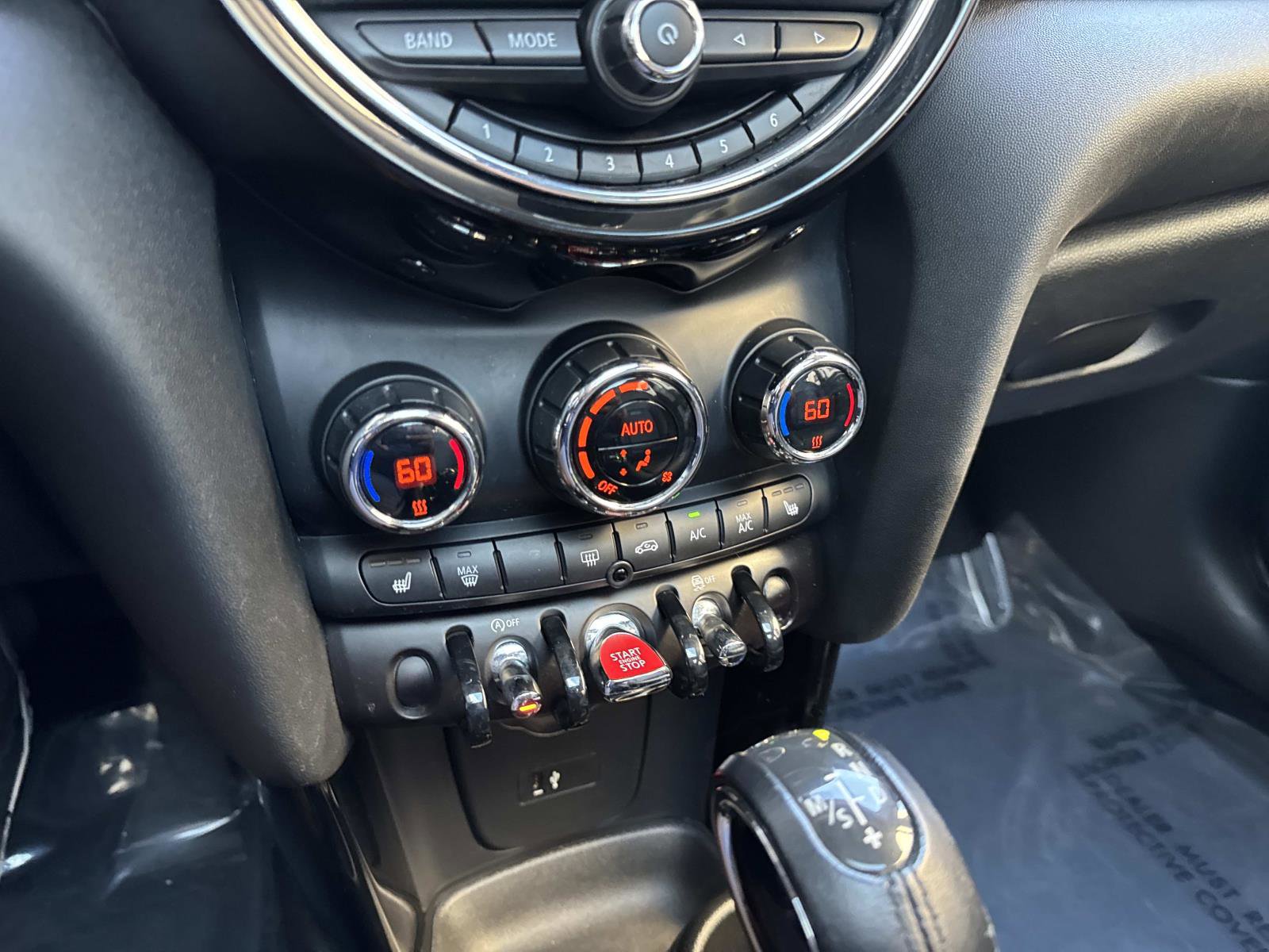 Used 2019 MINI Cooper 2-Door Hardtop image 10