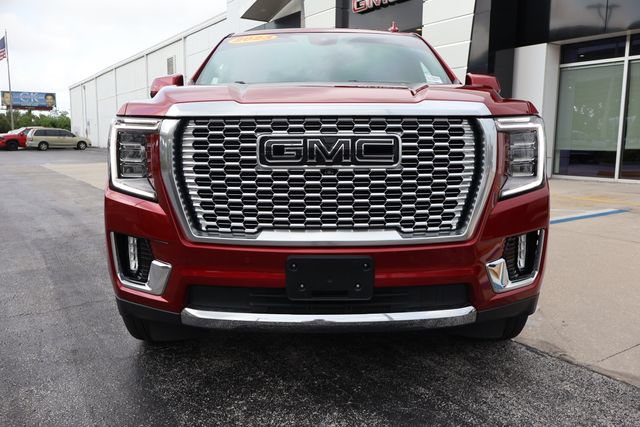 Used 2023 GMC Yukon SLT w/ SLT Premium Package AWD/4WD image 2