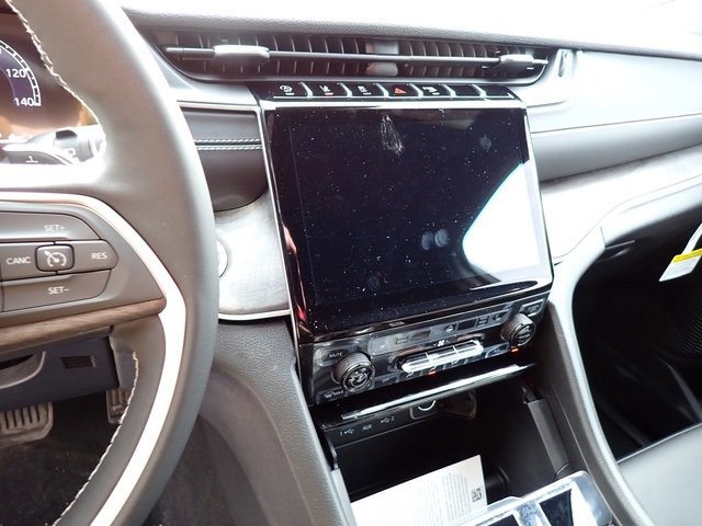 New 2025 Jeep Grand Cherokee L Limited image 19