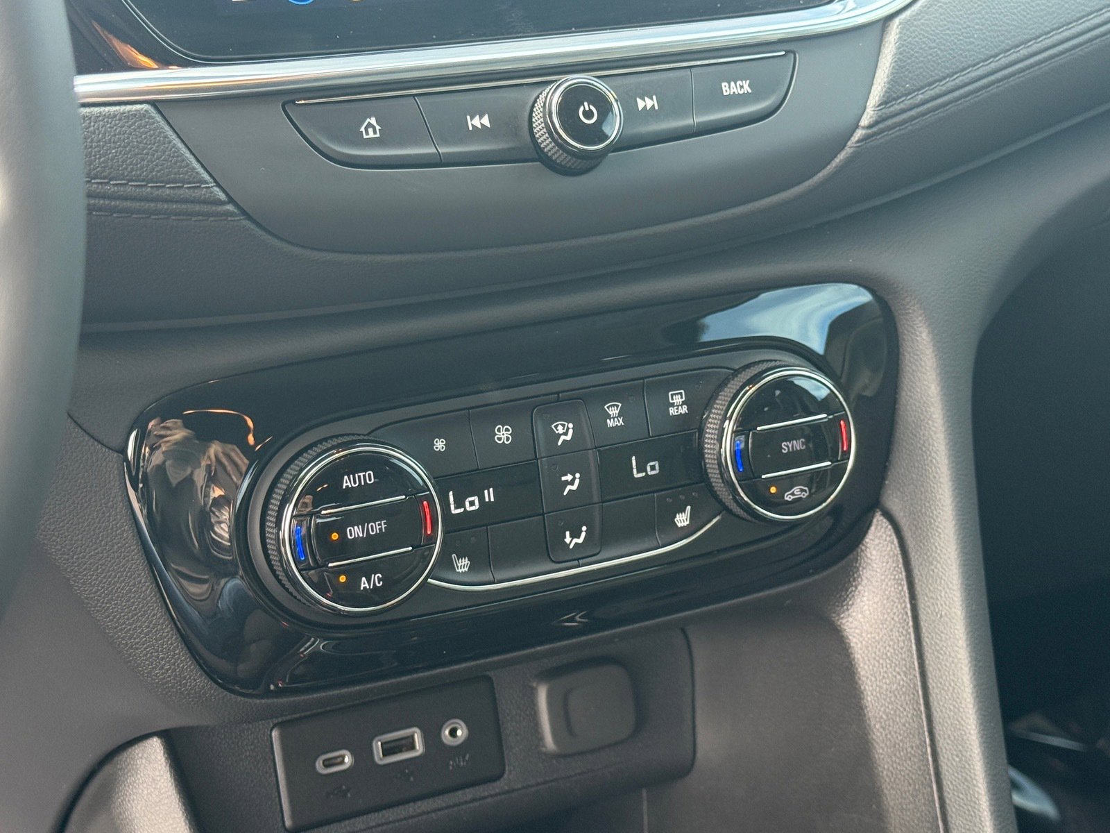 Used 2023 Buick Encore GX Select w/ Sport Touring Package image 18