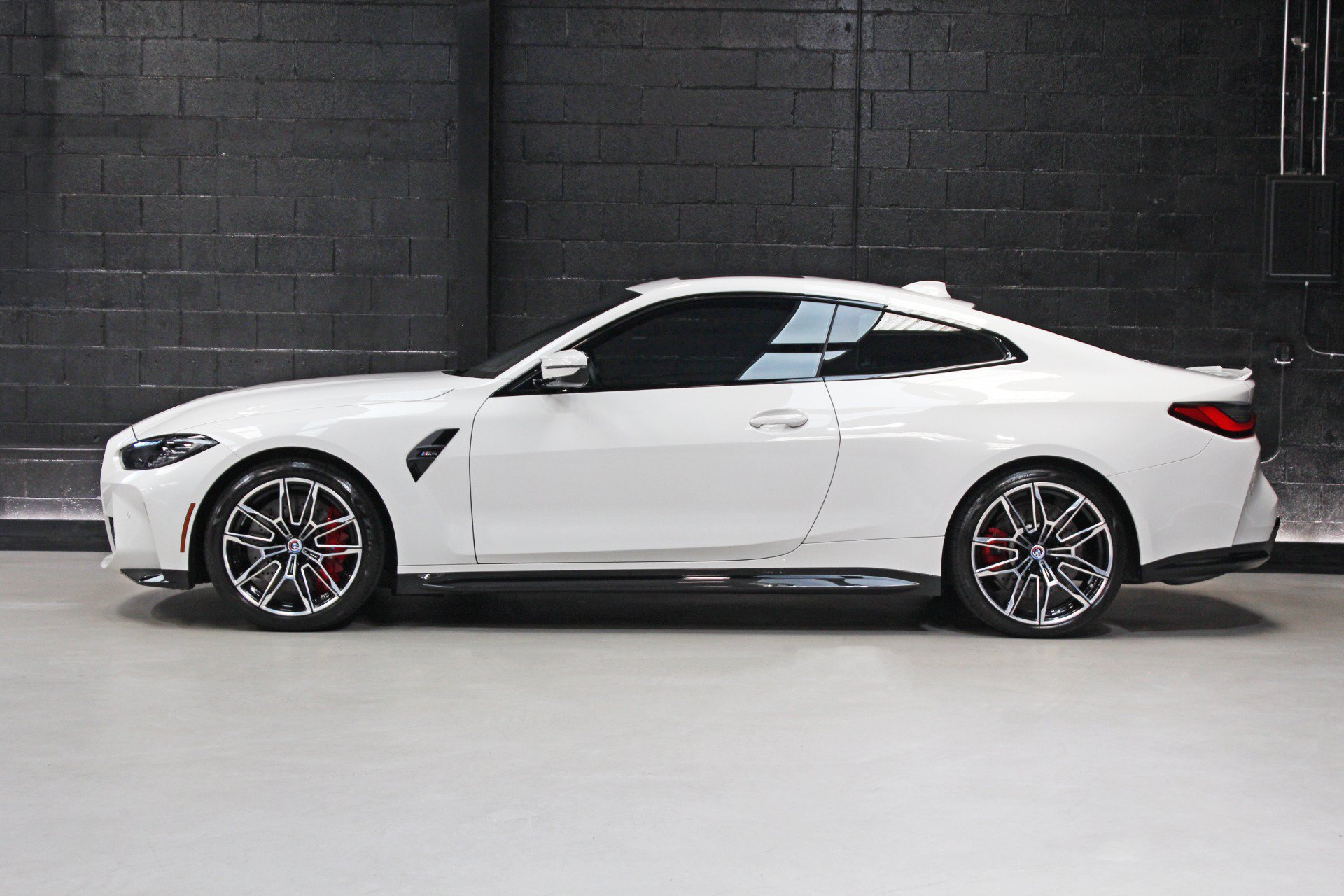 Used 2023 BMW M4 Coupe RWD image 3