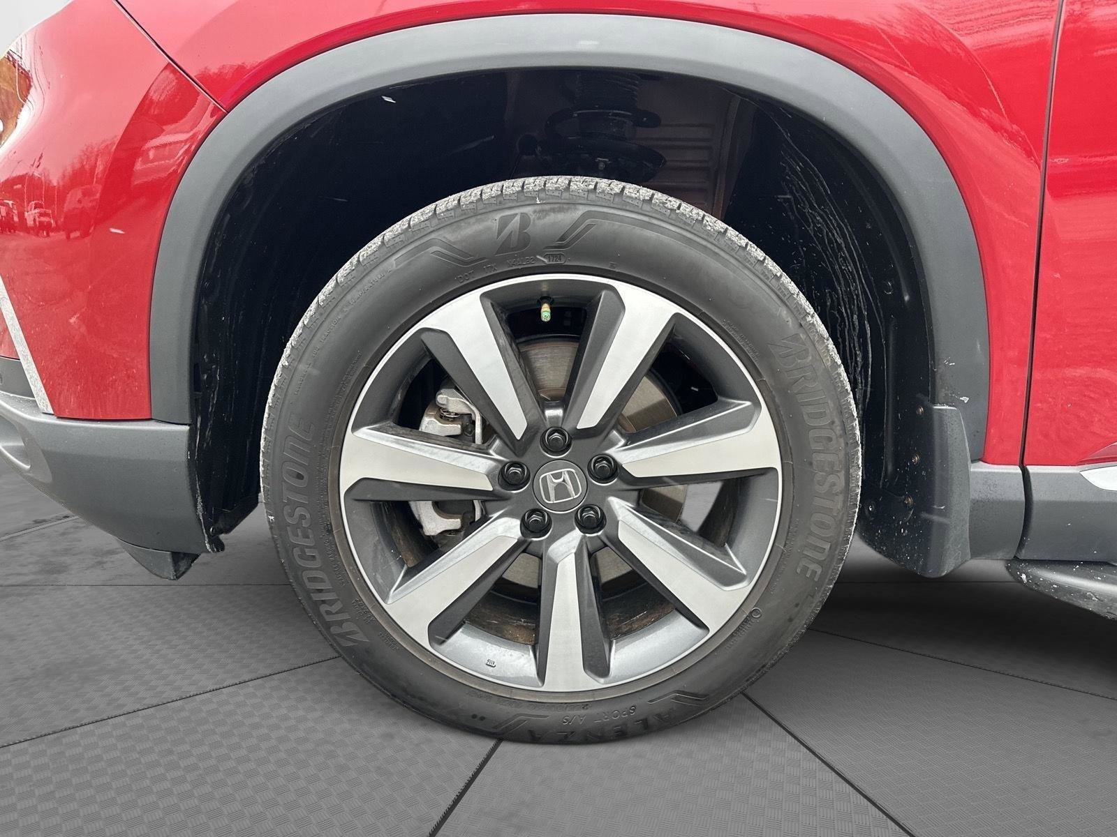 Certified 2025 Honda Pilot Touring image 9