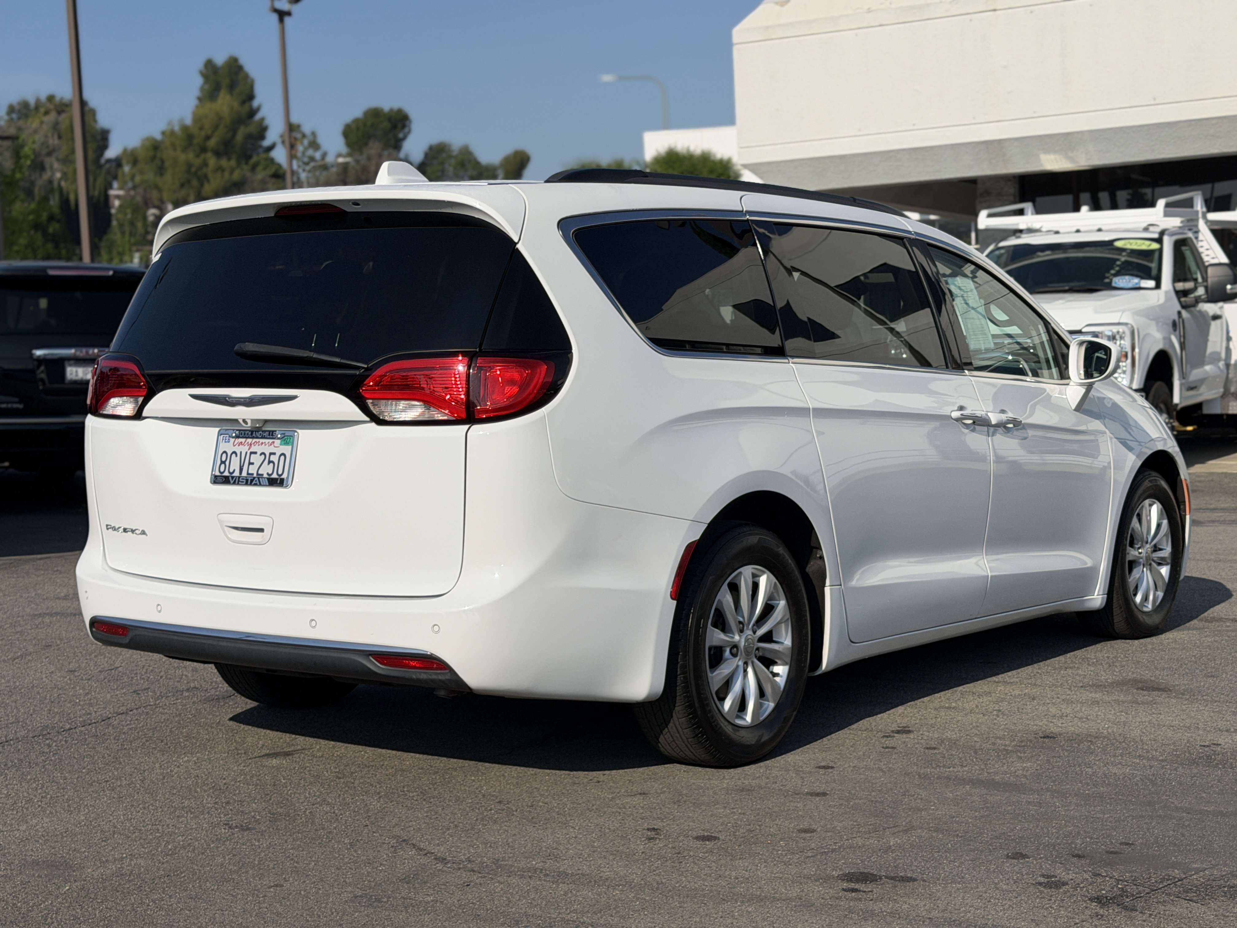 Used 2017 Chrysler Pacifica Touring-L image 7