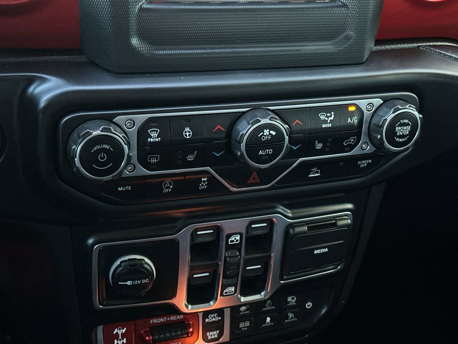 Used 2021 Jeep Gladiator Rubicon w/ Cold Weather Group image 18