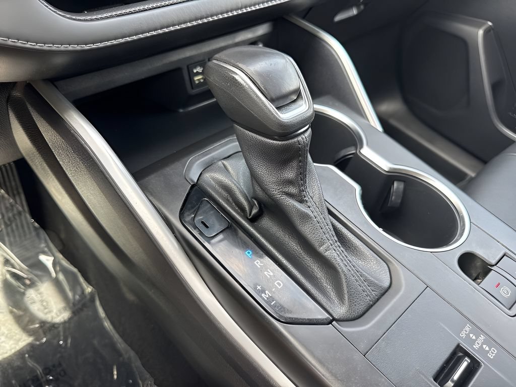 Used 2022 Toyota Highlander XLE FWD image 17