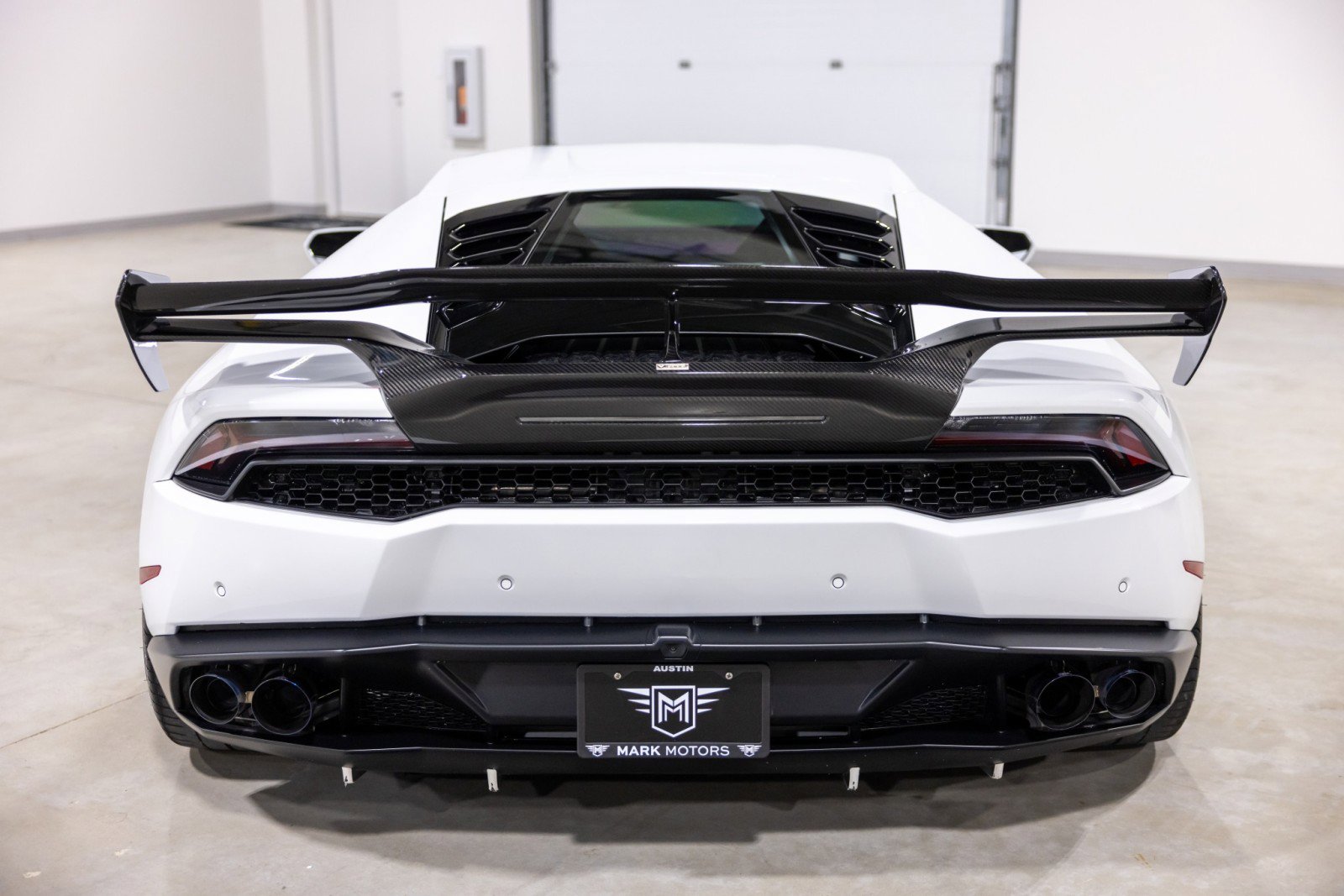 Used 2016 Lamborghini Huracan LP 610-4 image 8