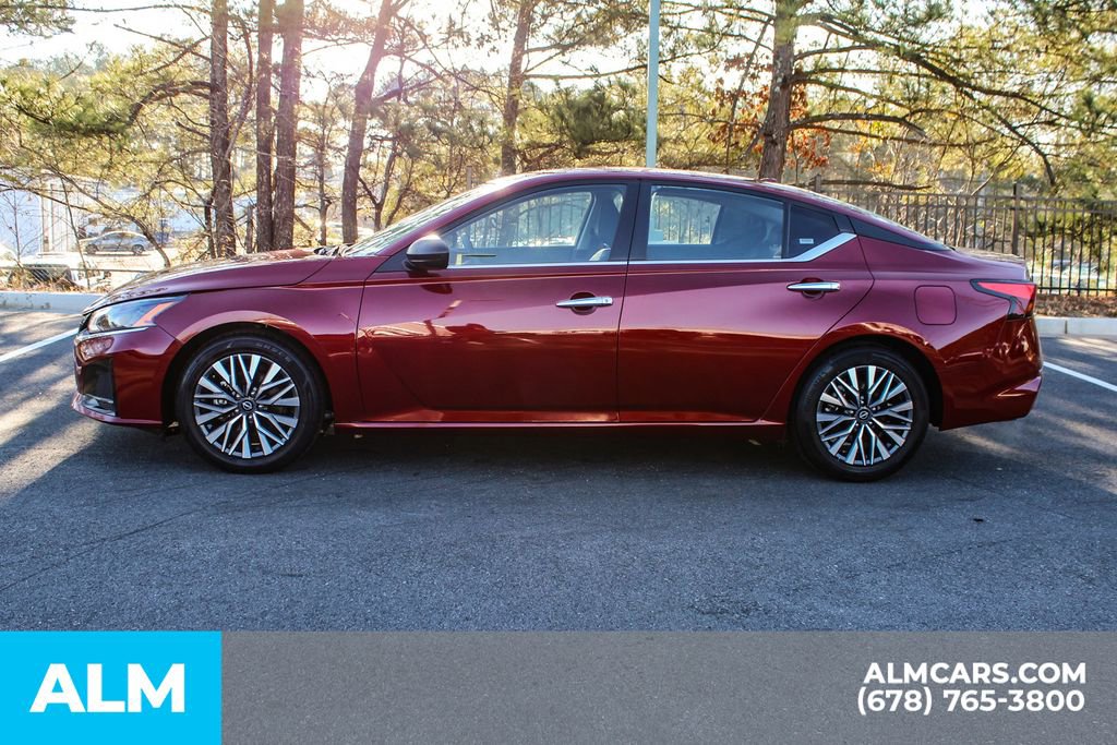 Used 2024 Nissan Altima 2.5 SV FWD image 7
