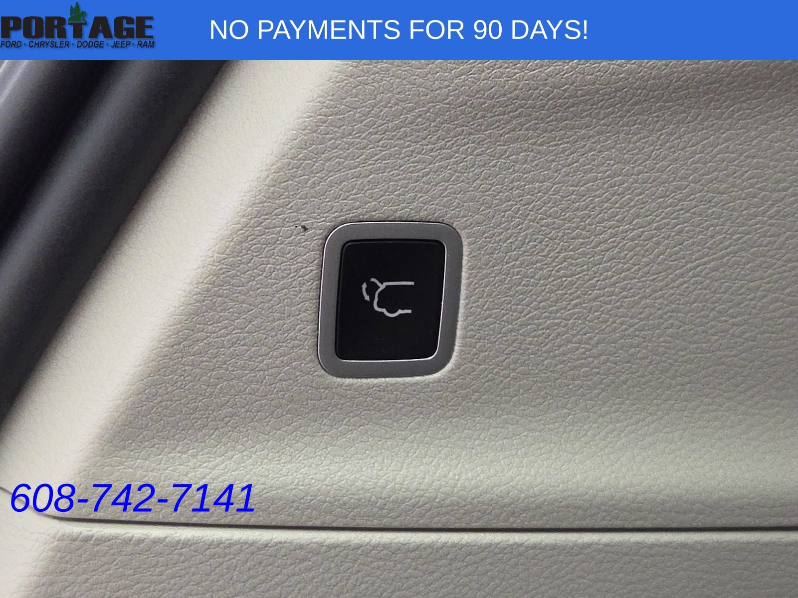 Used 2023 Chrysler Pacifica Touring-L FWD image 34