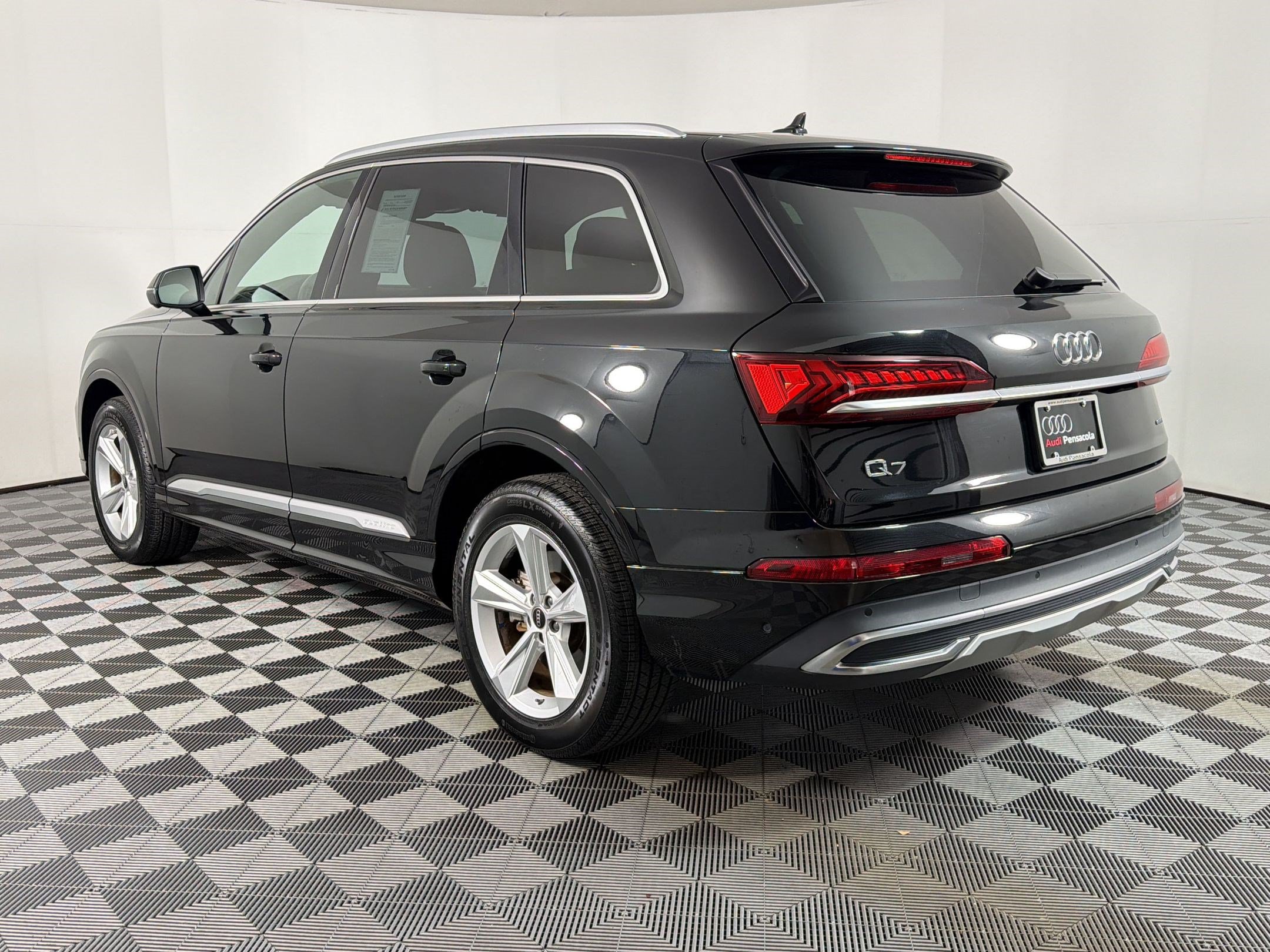 Certified 2023 Audi Q7 2.0T Premium w/ Convenience Package AWD/4WD image 2