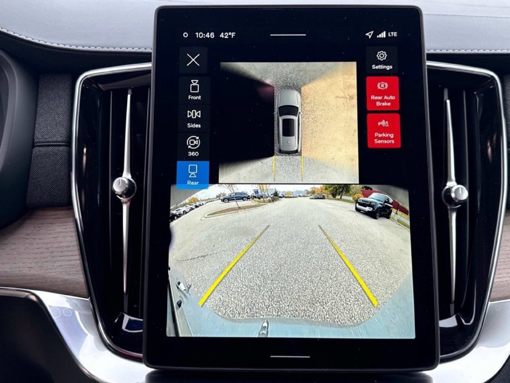 Certified 2026 Volvo XC90 B6 Plus w/ Protection Package Premier AWD/4WD image 21