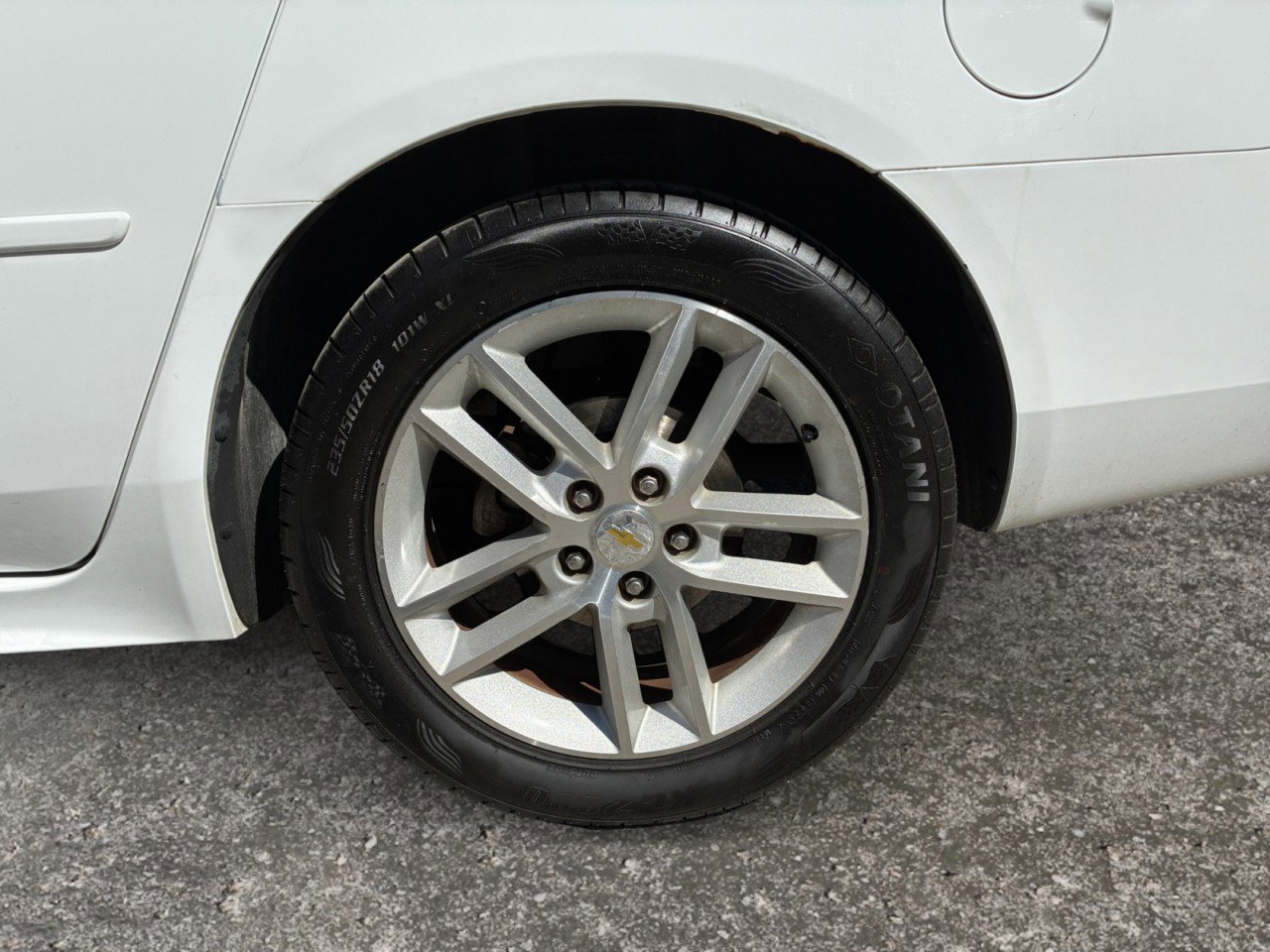Used 2011 Chevrolet Impala LTZ FWD image 8