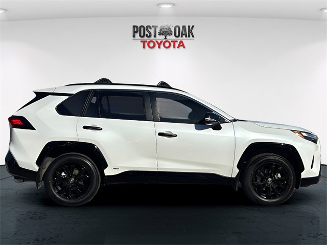 Used 2024 Toyota RAV4 SE w/ Convenience Package image 8