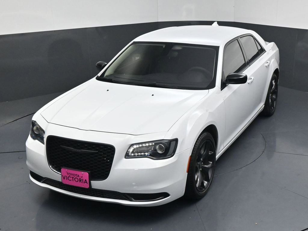 Used 2023 Chrysler 300 Touring w/ Sport Appearance Package image 15