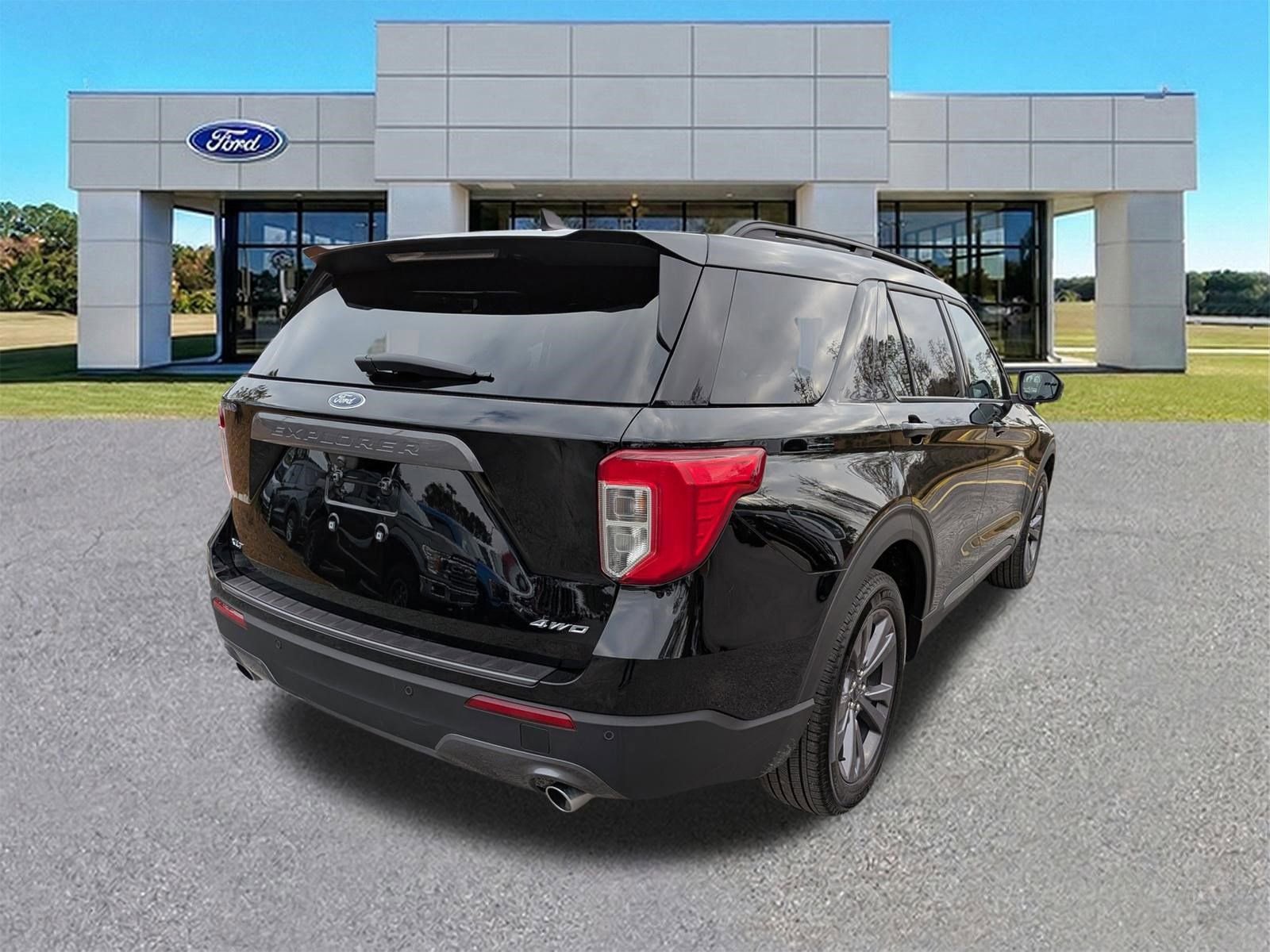 Certified 2023 Ford Explorer XLT w/ Equipment Group 202A image 4