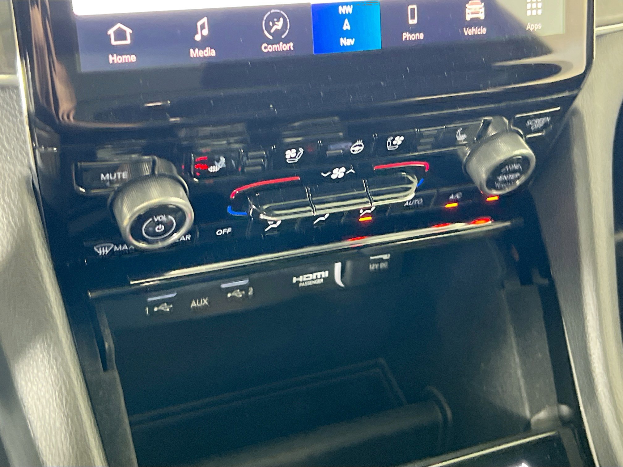 Used 2022 Jeep Grand Cherokee Overland AWD/4WD image 16
