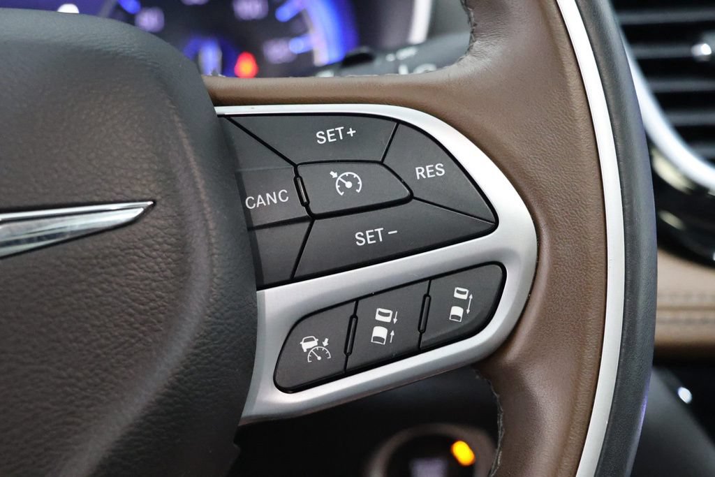 Used 2017 Chrysler Pacifica Limited w/ UConnect Theater Package FWD image 22