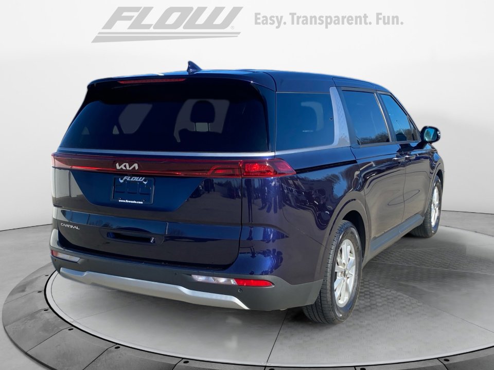 Used 2023 Kia Carnival LX image 8