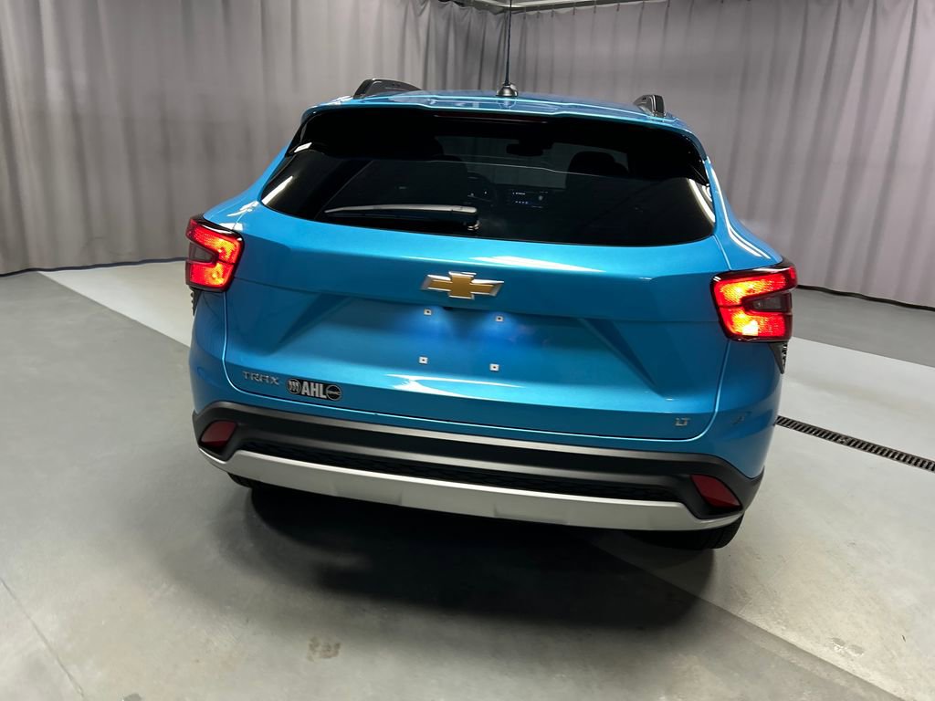Used 2025 Chevrolet Trax LT w/ Sunroof Package FWD image 6