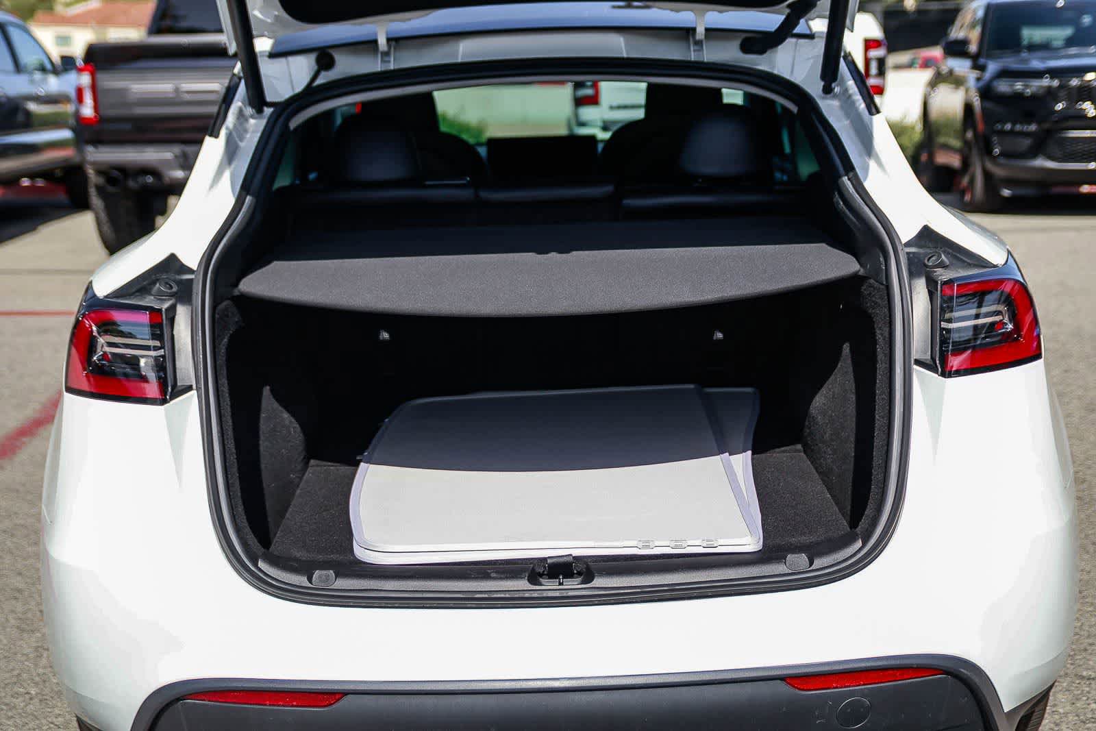 Used 2023 Tesla Model Y Long Range AWD/4WD image 28