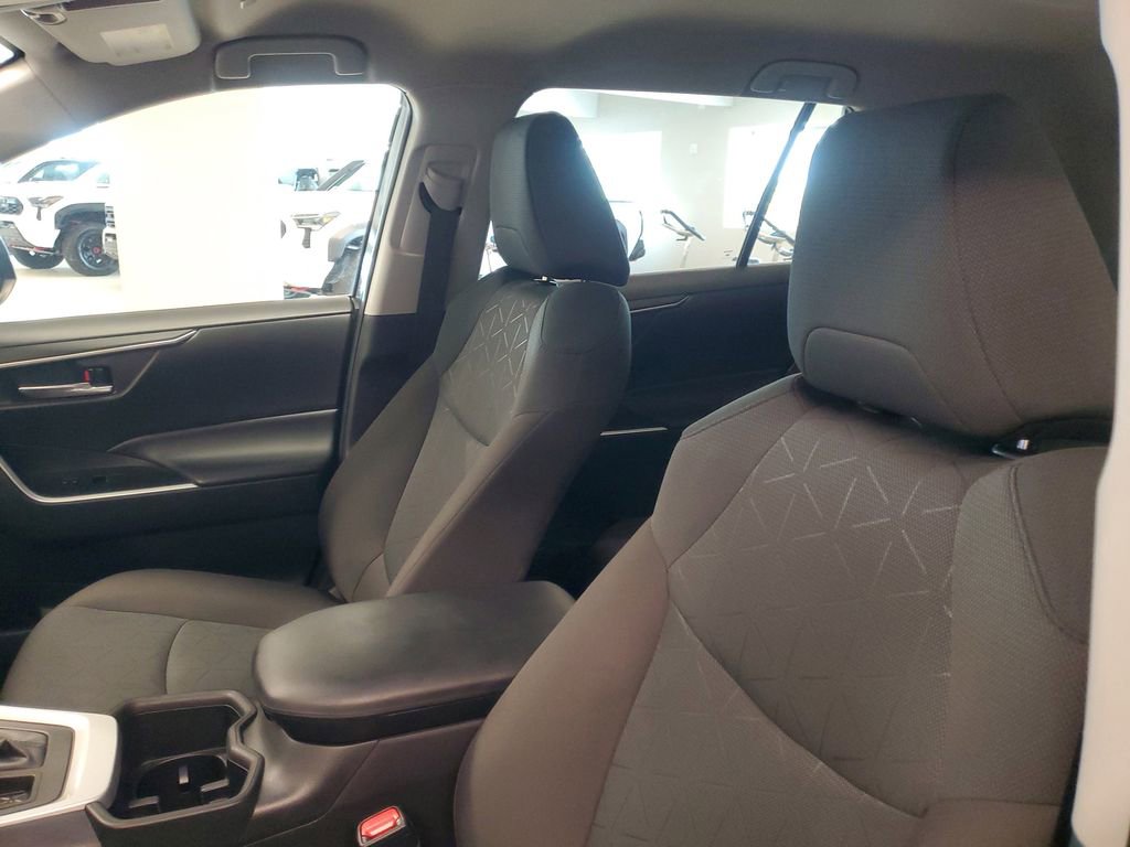 Used 2023 Toyota RAV4 XLE image 16