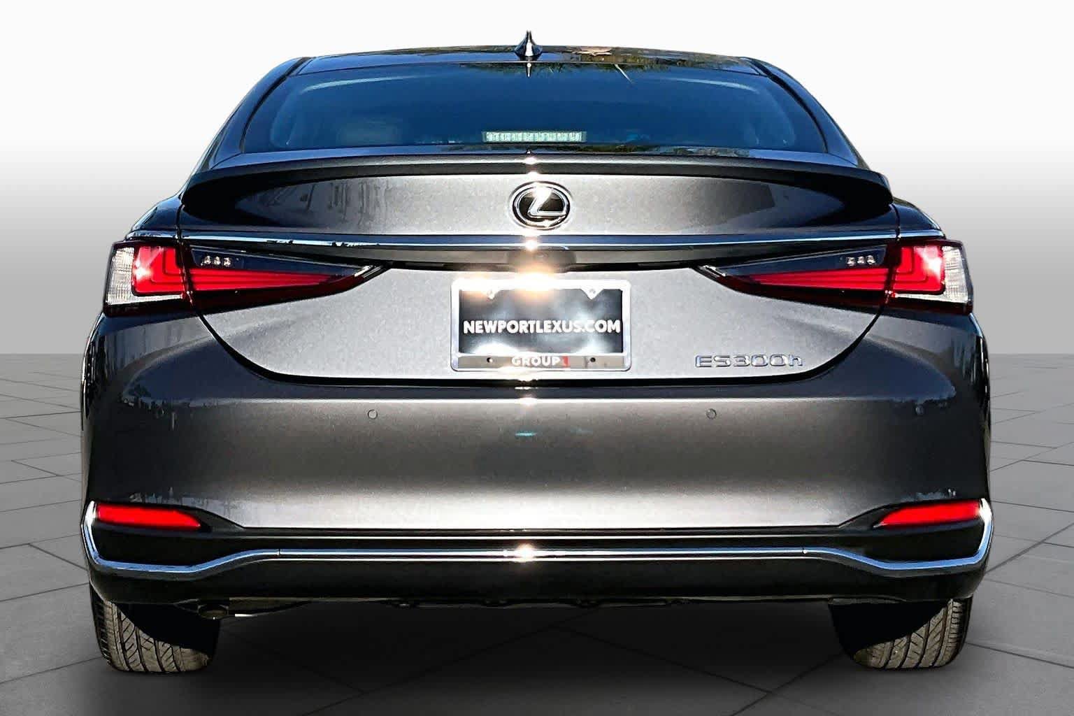 Certified 2023 Lexus ES 300h w/ Accessory Package (Z1) FWD image 4