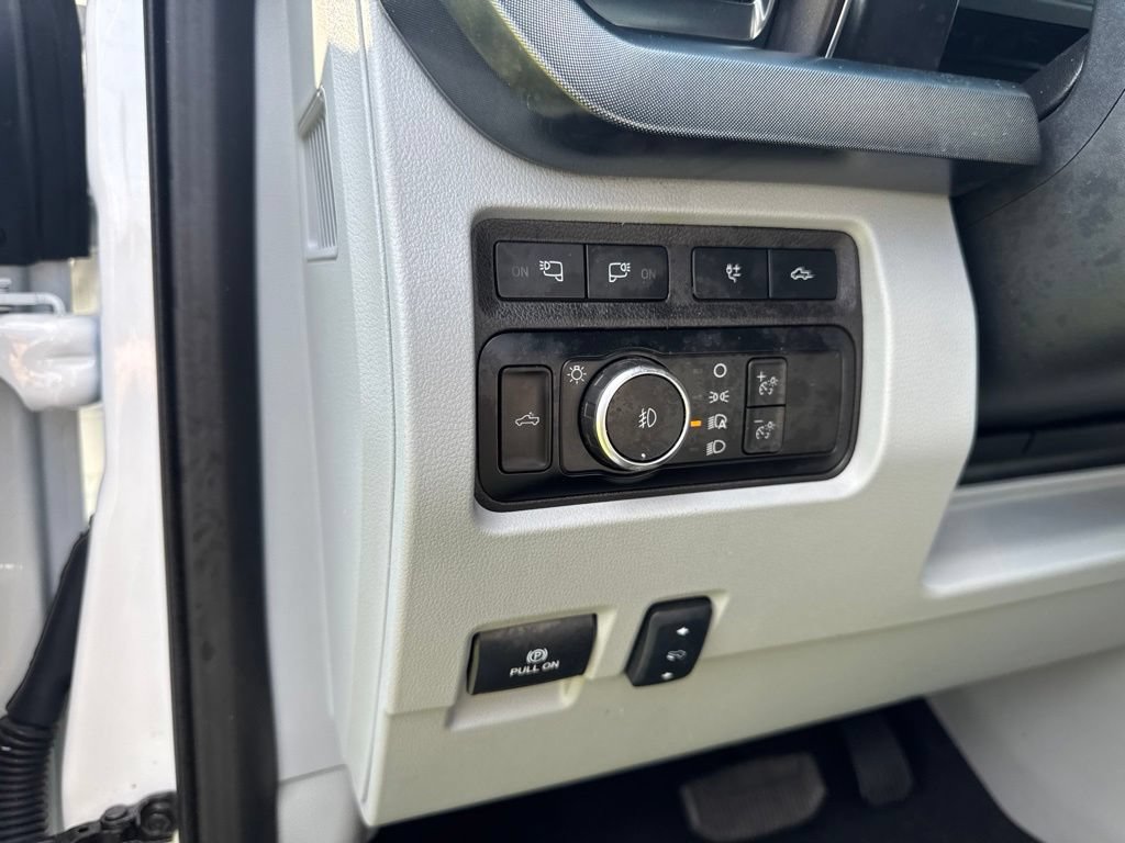 Used 2024 Ford F350 Limited AWD/4WD image 28