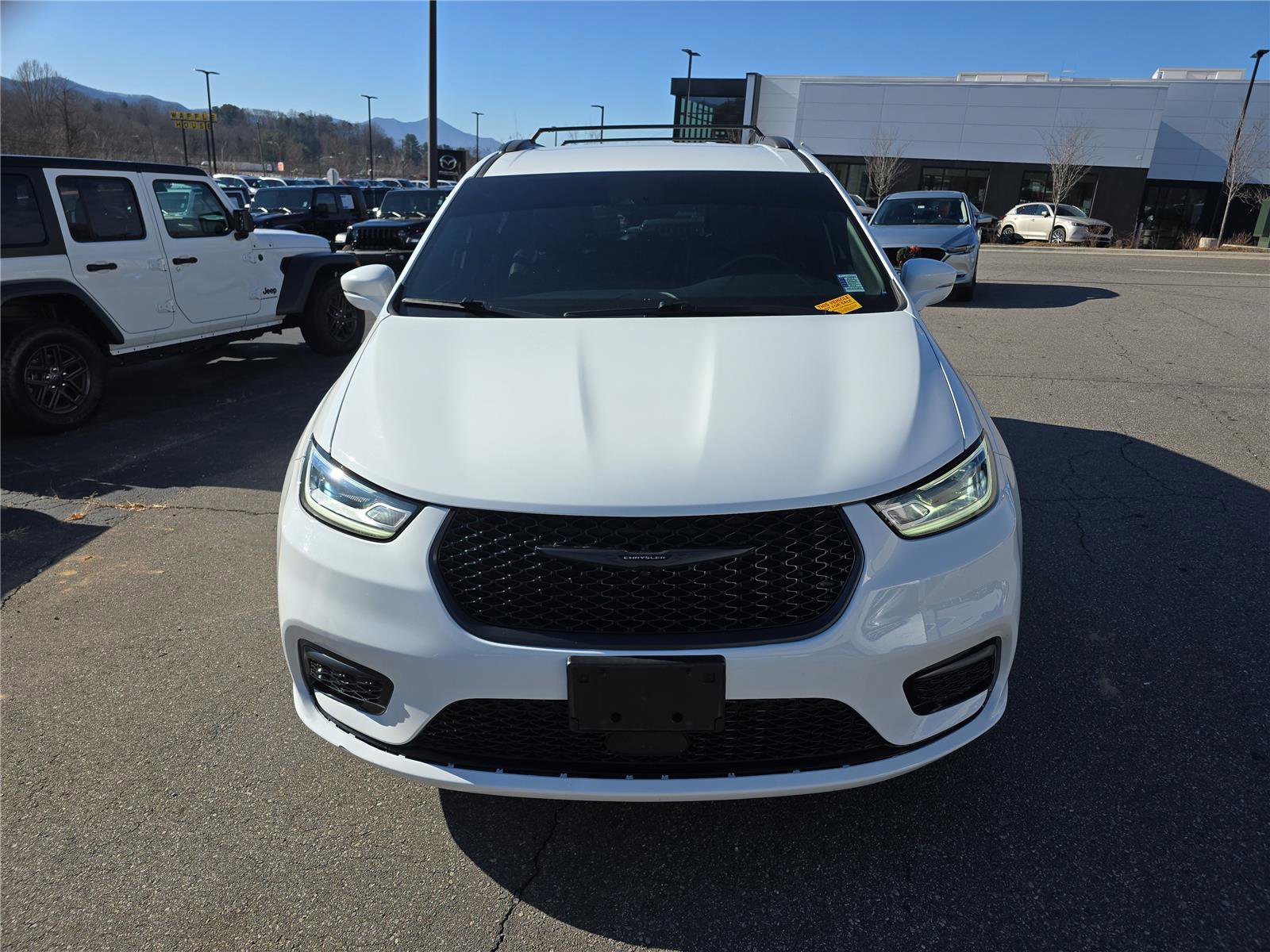 Used 2022 Chrysler Pacifica Touring-L w/ S Appearance Package image 10