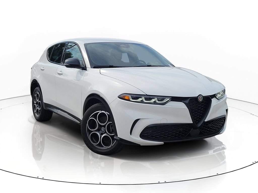 Used 2025 Alfa Romeo Tonale w/ Premium Package