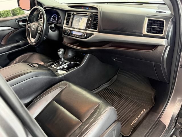 Used 2017 Toyota Highlander XLE w/ Protection Package #3 AWD/4WD image 13
