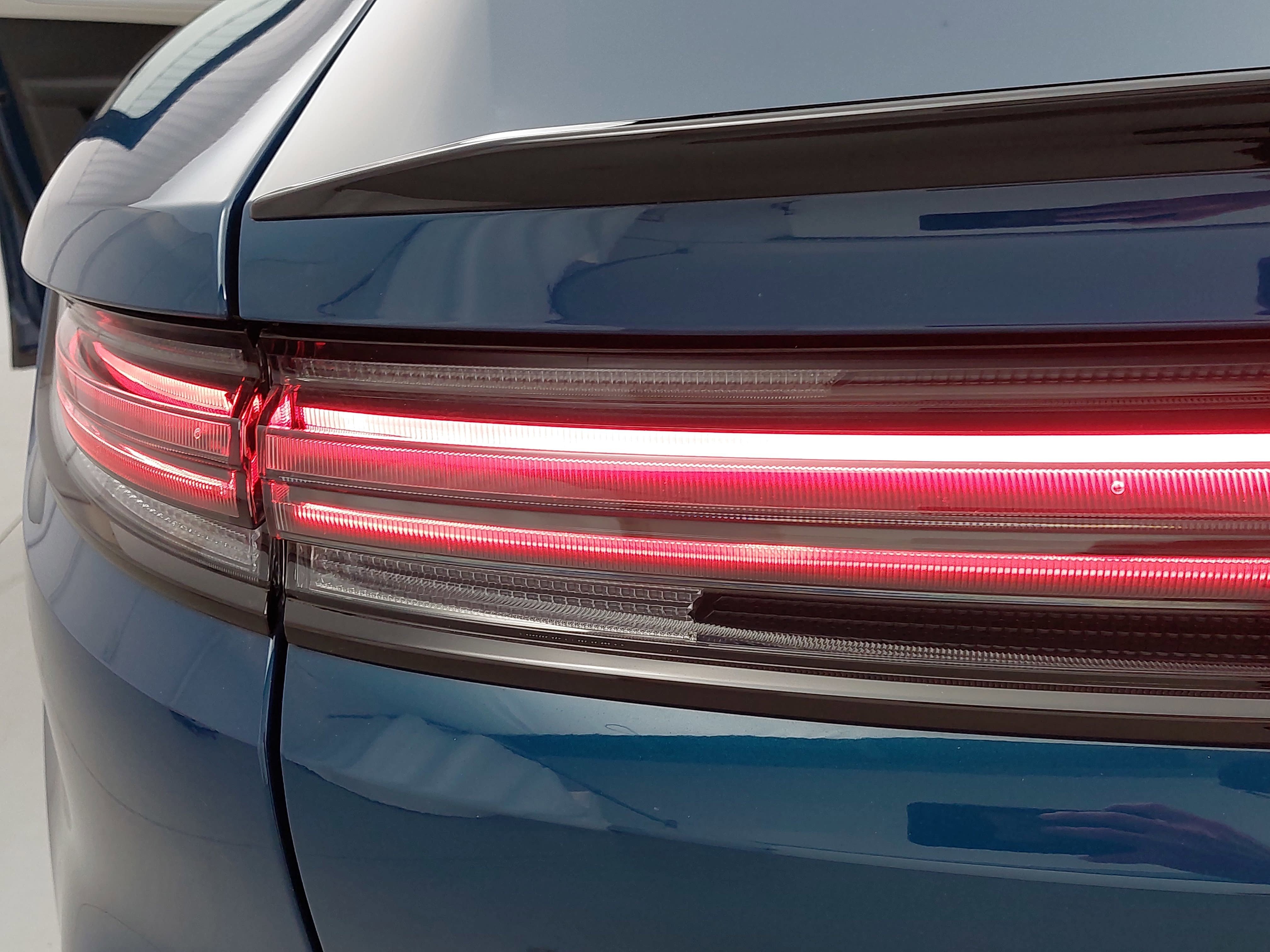 Certified 2025 Porsche Cayenne Coupe AWD/4WD image 37