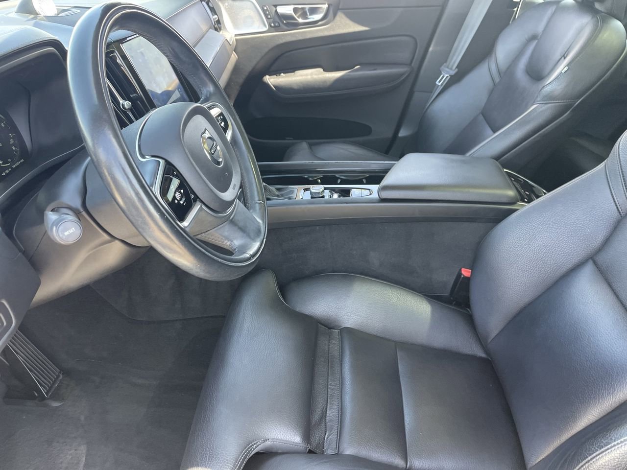 Used 2020 Volvo XC60 T6 Inscription w/ Protection Package Premier image 23
