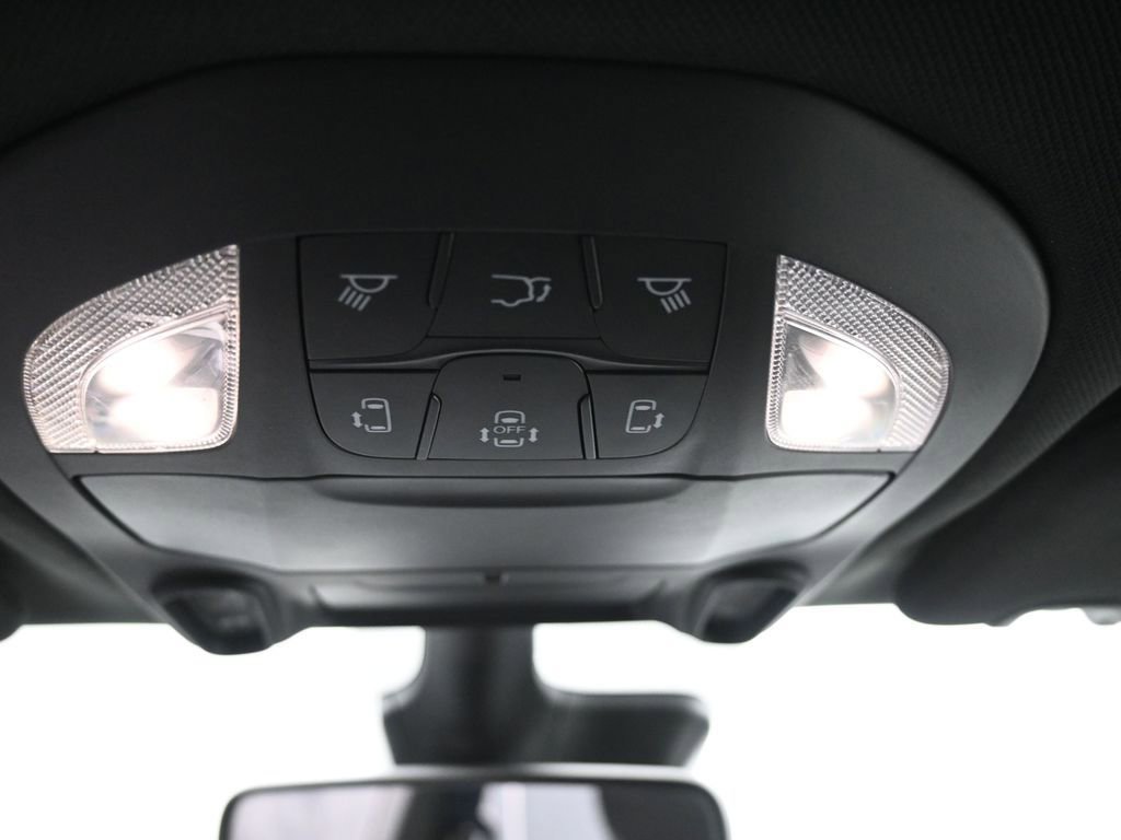 Used 2025 Chrysler Pacifica Limited image 25