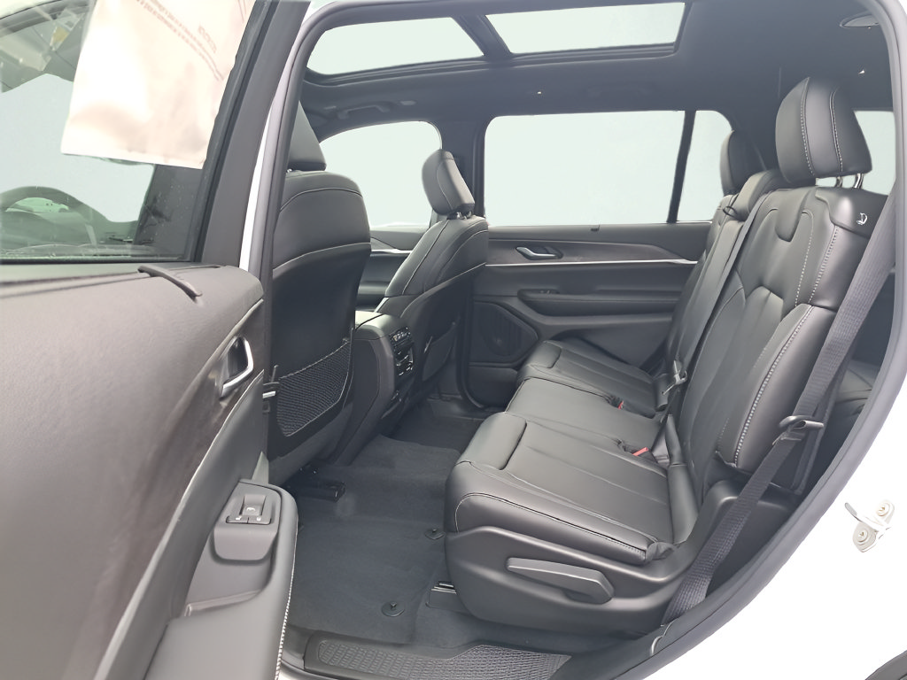New 2025 Jeep Grand Cherokee L Limited w/ Luxury Tech Group II AWD/4WD image 12