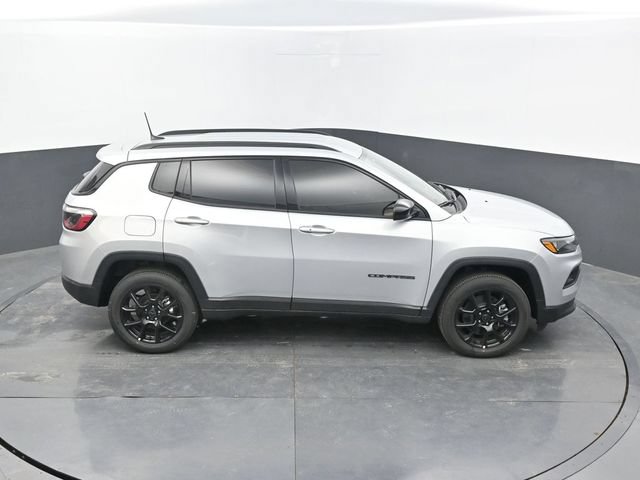 New 2025 Jeep Compass Latitude w/ Convenience Group AWD/4WD image 52