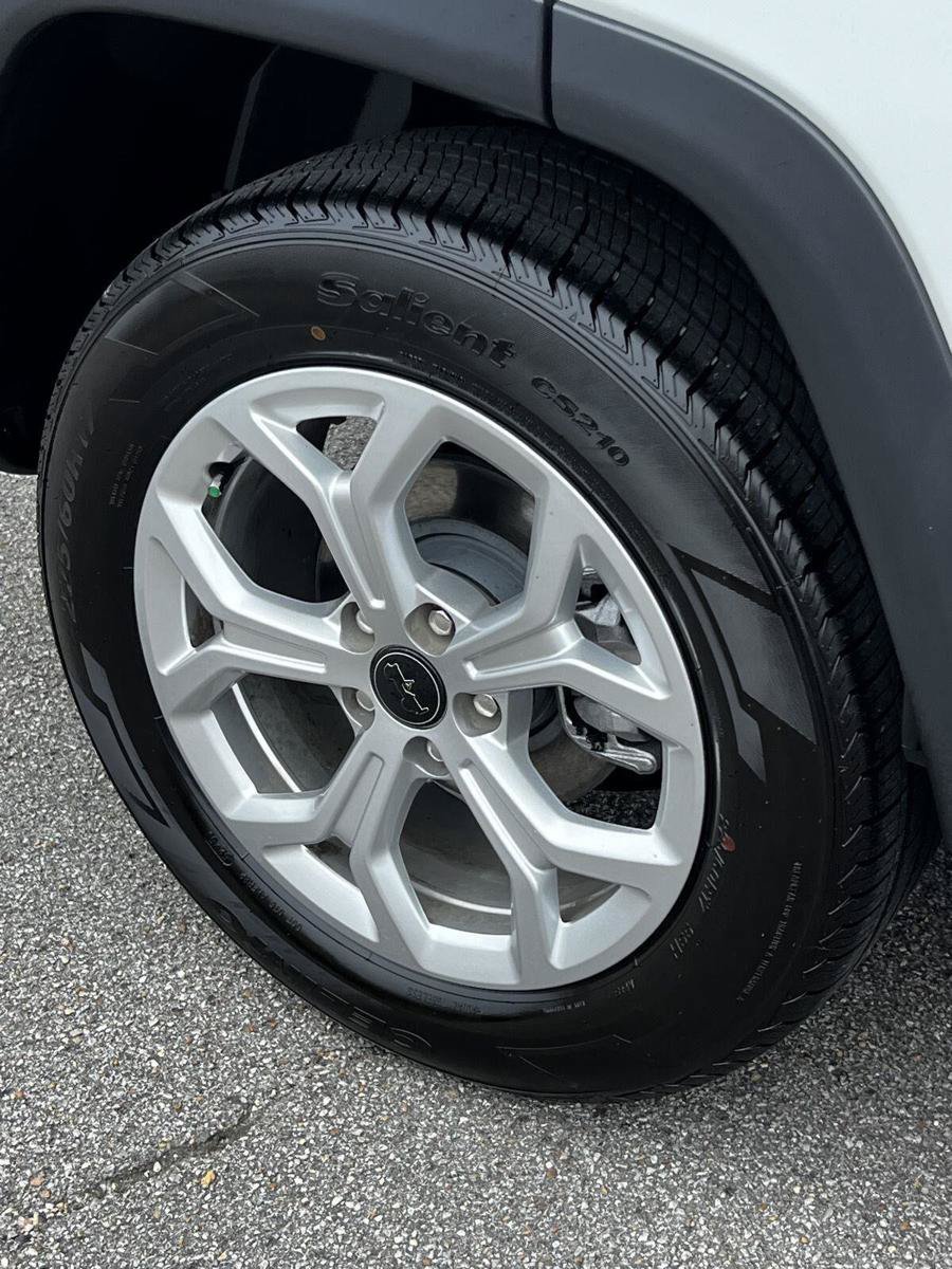 Used 2025 Jeep Compass Latitude AWD/4WD image 37