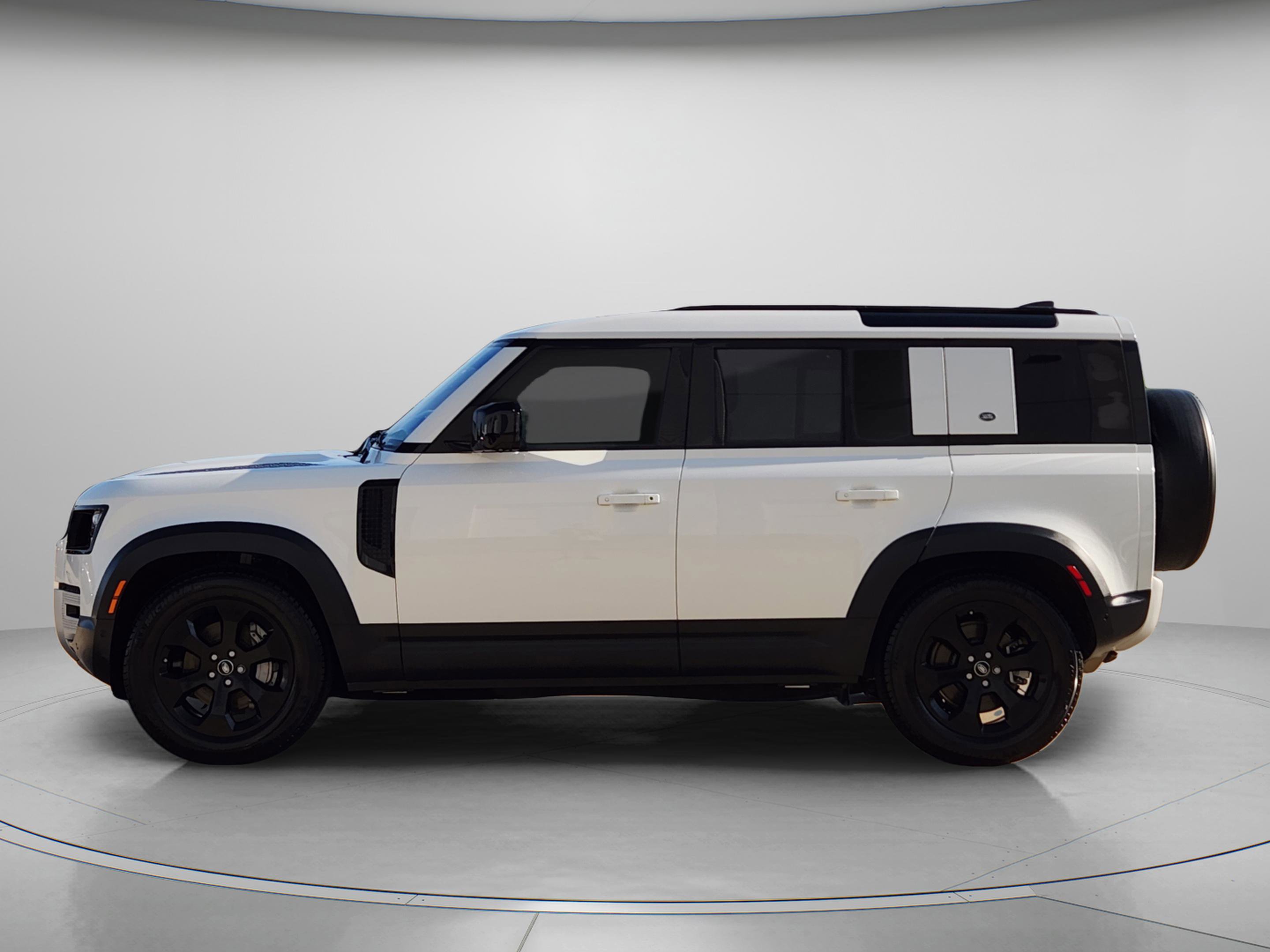 Used 2020 Land Rover Defender 110 HSE AWD/4WD image 2
