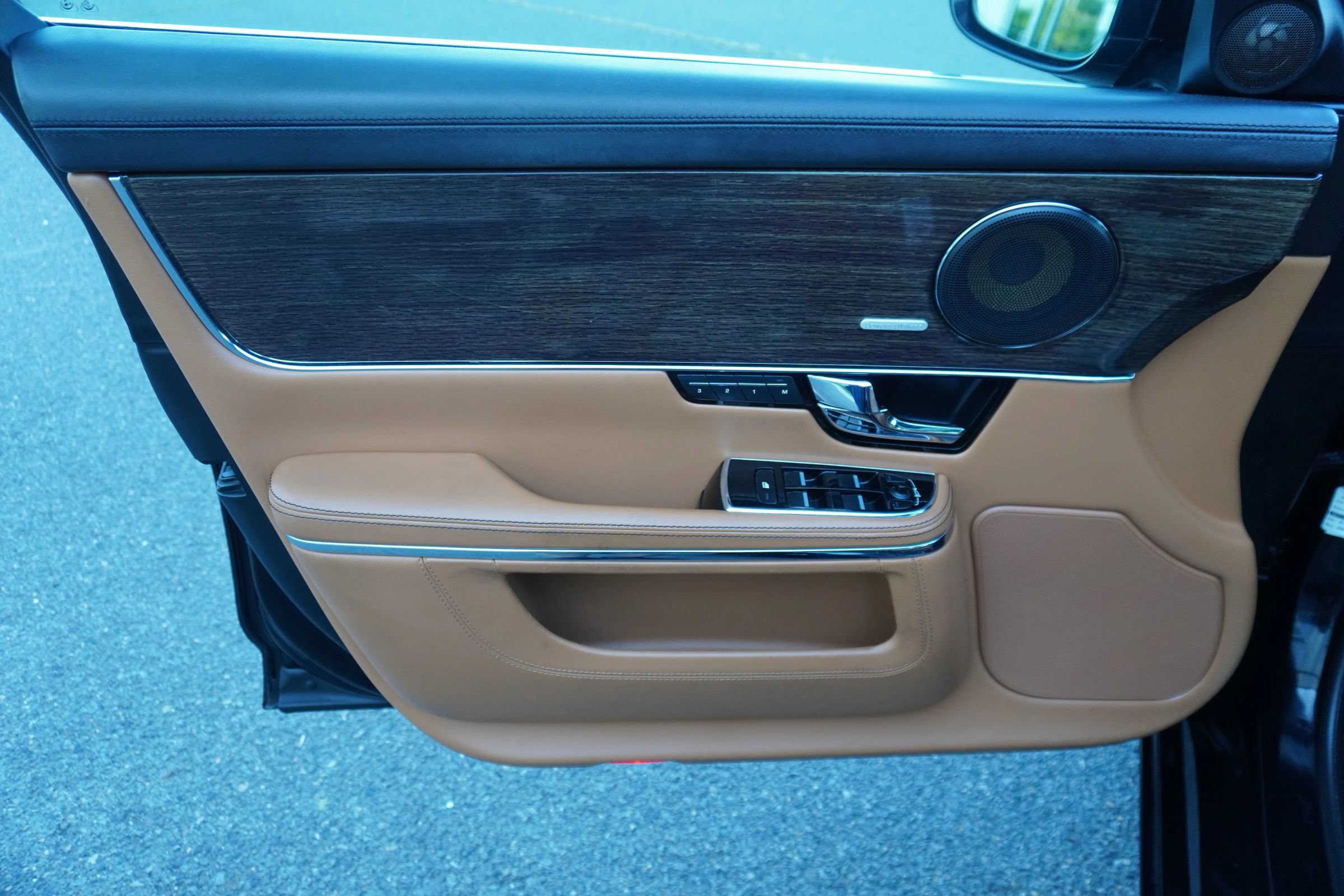 Used 2012 Jaguar XJ Supercharged RWD image 13